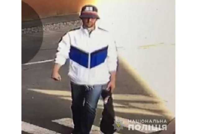 В Киеве полиция разыскивает мужчину, который напал с ружьем на ювелирный магазин