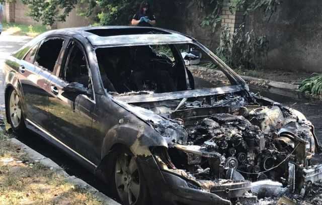 У Херсоні невідомі спалили авто чиновника Укртрансбезпеки