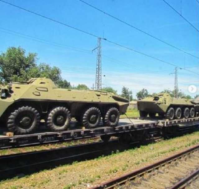Россия стащила к границе с Украиной тяжелое вооружение