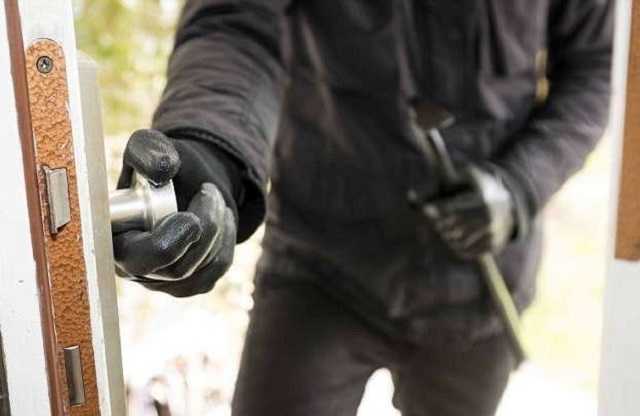 "Вычисляют отсутствие жильцов": в Киеве воры "пометили" квартиры