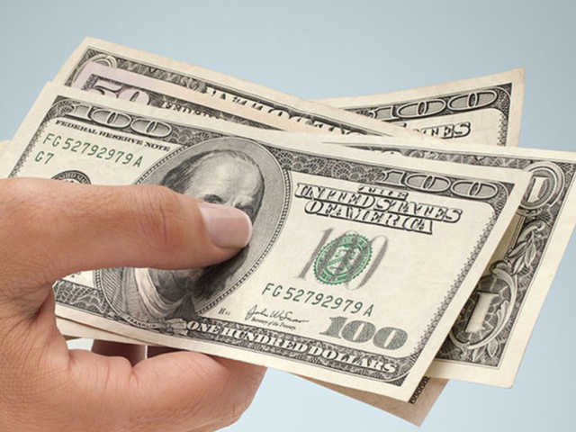 Доллар в столичных обменниках упал ниже 25 гривен