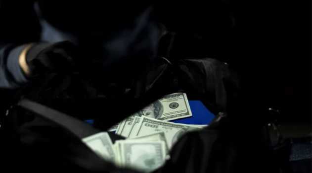 У Києві чоловіка закрили у ломбарді та пограбували на $50 тисяч