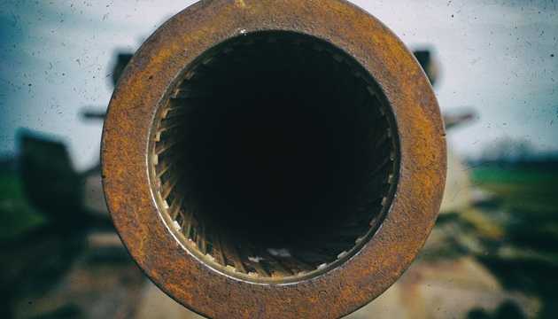 Окупанти вночі перекидають бойові машини до лінії зіткнення