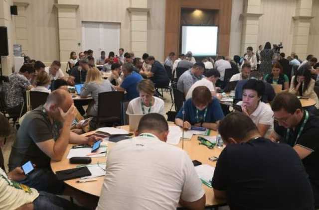 Политтехнолог рассказал, как "слуги народа" обвалят рейтинг Зеленского