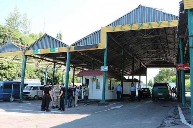 Закопала живьем? Подробности зверского убийства младенца молодой пограничницей на Волыни