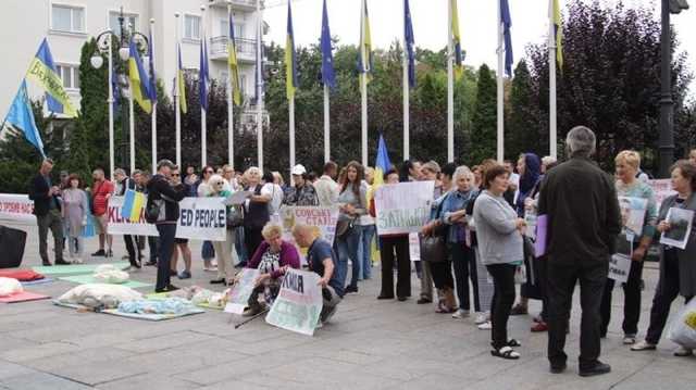 Обманутые инвесторы «домов Войцеховского» пытались ворваться в ОП