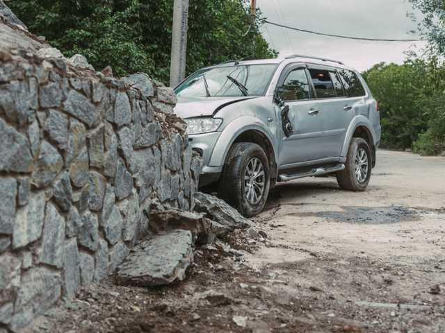 В Днепре водитель внедорожника уснул и перевернул машину