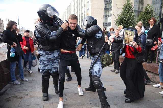 Стрельба в Кирилловке: появились фото и видео с места событий