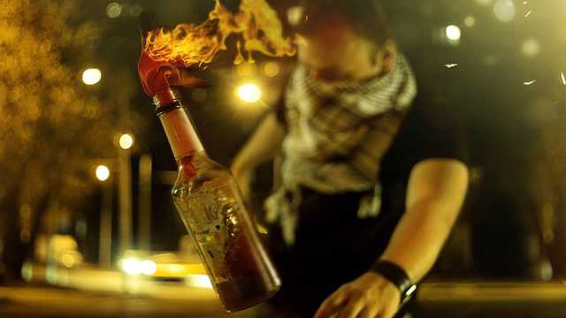 На Чернігівщині невідомі кинули на подвір’я судді два «коктейлі Молотова»