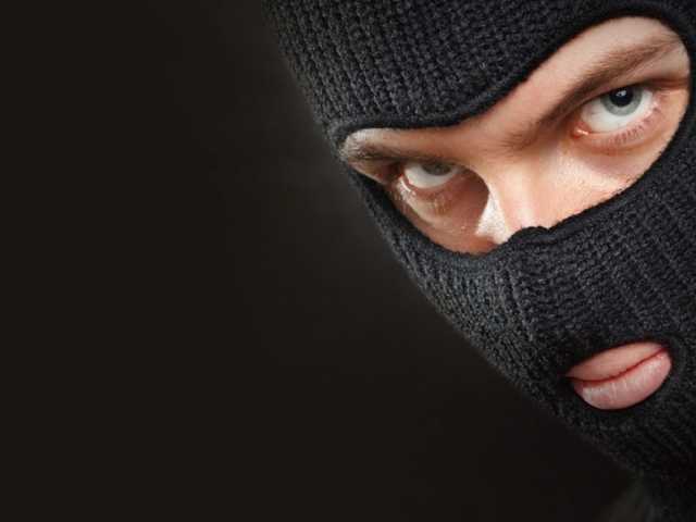 В столице из платежного терминала украли деньги