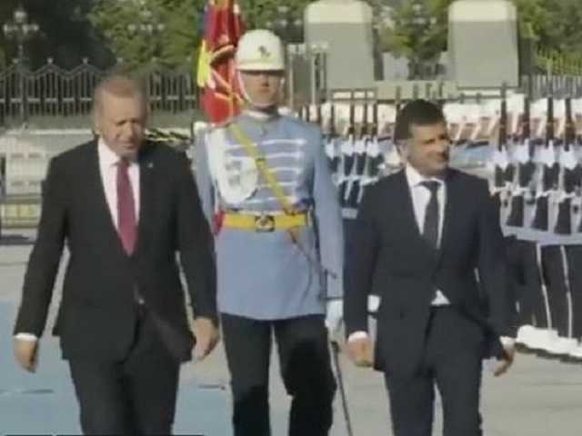 Не хватает опыта: в сети появились показательные видео со встречи Зеленского с Эрдоганом