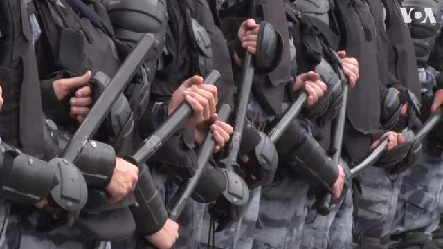 “В стойло.” Российские власти создадут специальные места для митингов