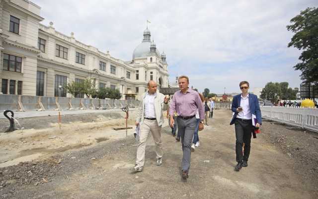 Садовый поручил вымыть бездомных, чтобы не отпугивали львовян