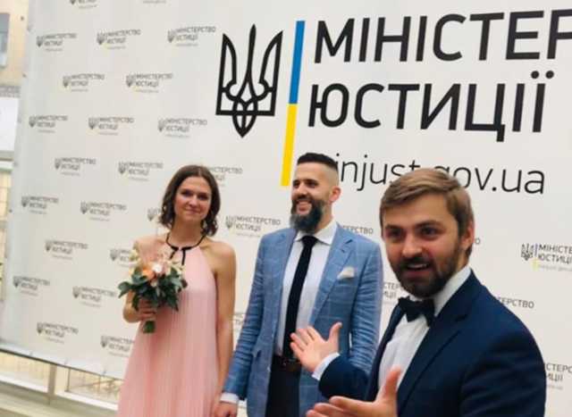 Нефедов женился, воспользовавшись услугой "Брак за сутки"