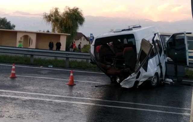 Под Киевом произошло смертельное ДТП с маршруткой: момент попал на видео
