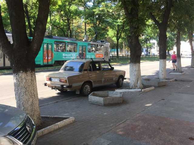 Водитель ВАЗа сбил женщину в Днепре