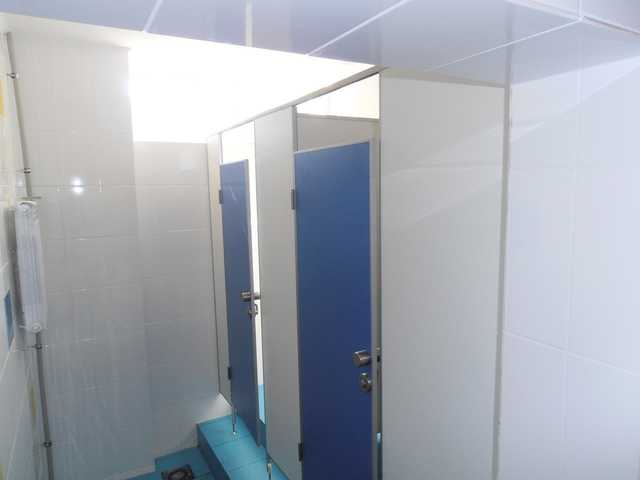 Подозреваемая в растрате госсредств фирма отремонтирует школьные уборные в Харькове