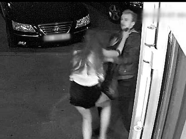 Момент нападение насильника на девушку в Киеве попал на видео