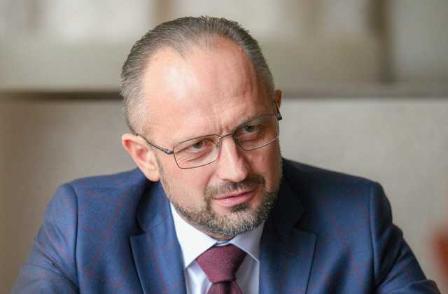 Готовят капитуляцию? В сети обеспокоены увольнением Бессмерного из ТКГ