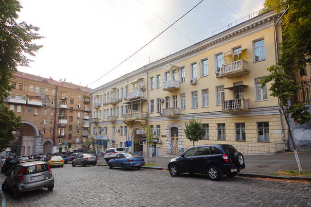 В центре Киева провалился асфальт