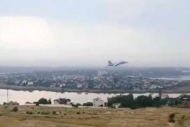 В Николаеве прямо над головами людей пронесся штурмовик: город в панике