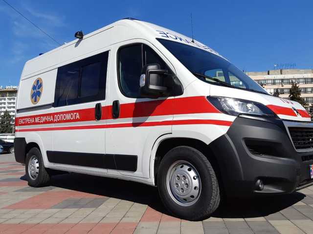 В Полтаве женщина родила прямо на остановке общественного транспорта