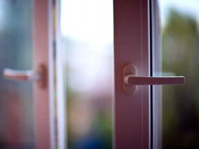 Женщина выбросилась с балкона многоэтажки в Харькове