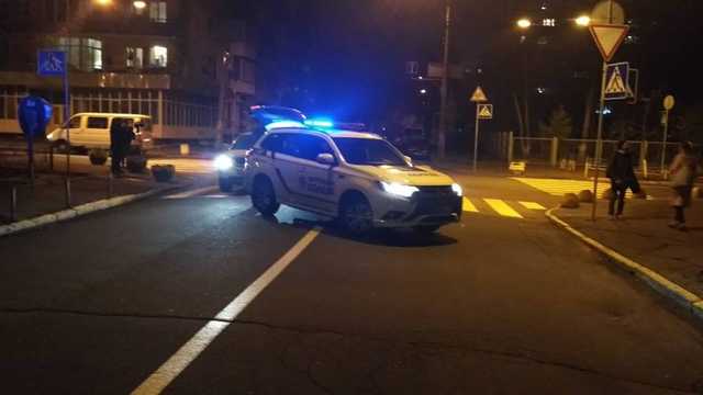 В Киеве мужчину вытащили из такси, надели наручники и увезли: введен план «Перехват»