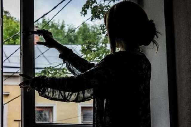 В Днепре девушка выпрыгнула из окна 9-го этажа