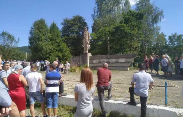 На Івано-Франківщині відмовились зносити пам’ятник радянським солдатам