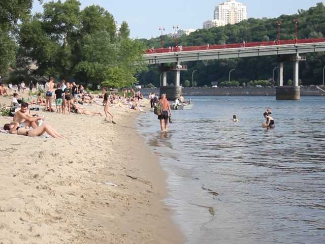 На столичной Русановке педофил приставал к детям на пляже