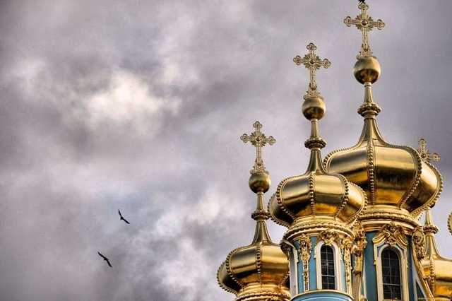 Українці просять заборонити займатися релігійною діяльністю у робочий час чиновникам та освітянам