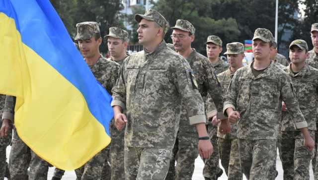 Ко Дню Государственного Флага 240 военных образовали огромный тризуб в Краматорске