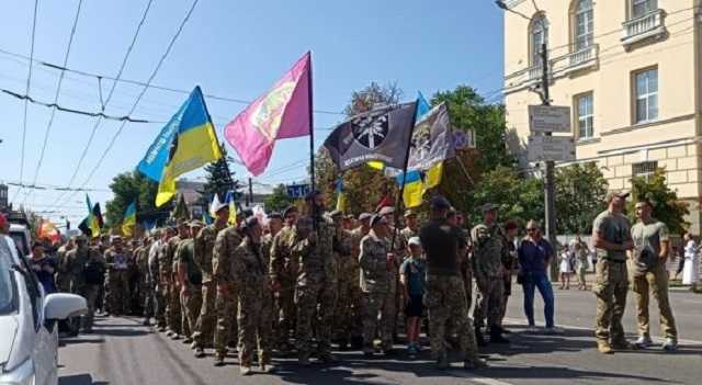 Марш захисників, організований ветеранами бойових дій, пройшов Києвом