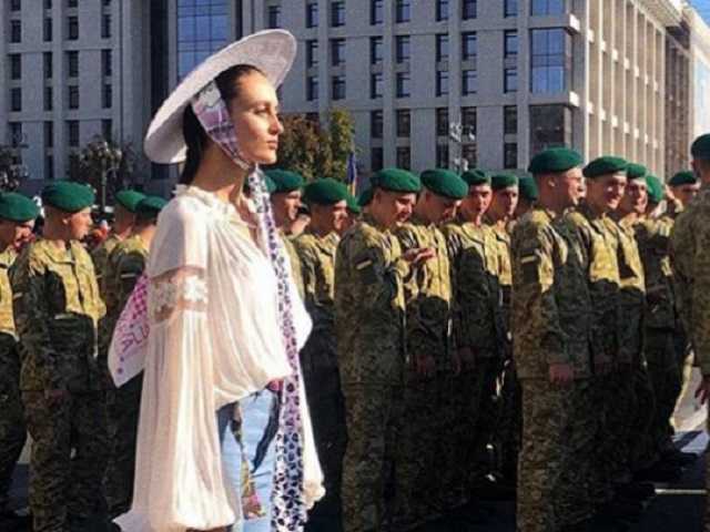 Рэп между куплетами Гимна Украины во время Марша Достоинства озадачил сеть