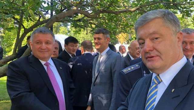 Порошенко и Аваков пожали руки на приеме у Зеленского