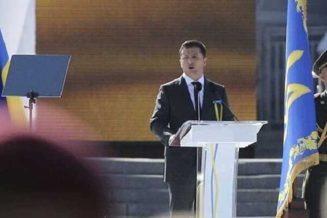 После криков "Ганьба" в адрес Зеленского на Крещатике произошла потасовка