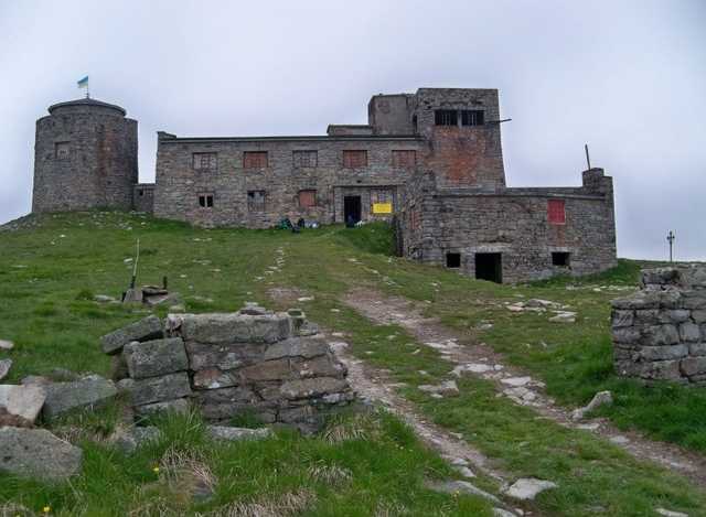 На горе Поп Иван повредили оборудование обсерватории: опубликованы фото вандалов