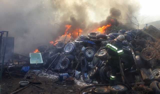 В Харькове горел шинный склад, сгорели четыре автомобиля