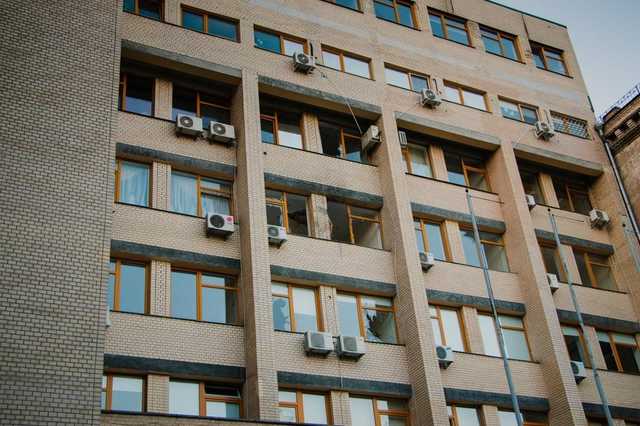 Расстрел здания из гранатомета в Киеве: появились новые фото и видео