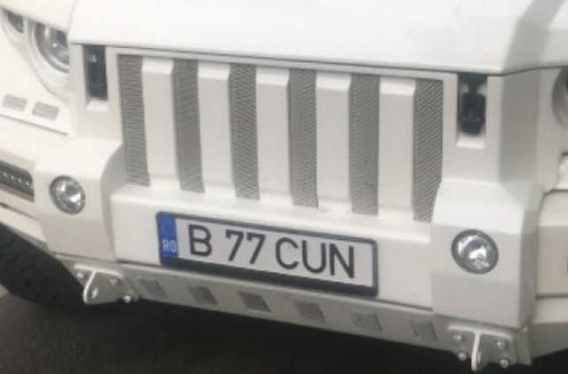 Около миллиона долларов: В Киеве видели самую дорогую «евробляху»