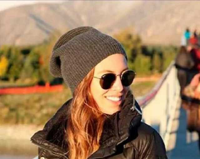 Занимаясь йогой на балконе, девушка полетела вниз головой с шестого этажа и выжила