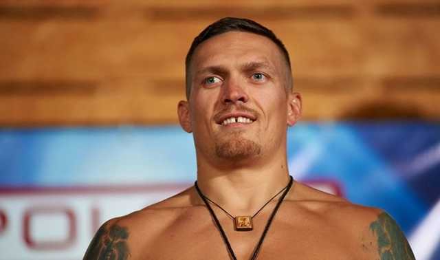 "Пуля летела и умоляла": Усик озадачил поклонников антивоенным стихотворением собственного сочинения