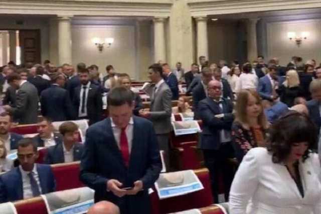 Не будут голосовать? В первый же день новой Рады возник скандал