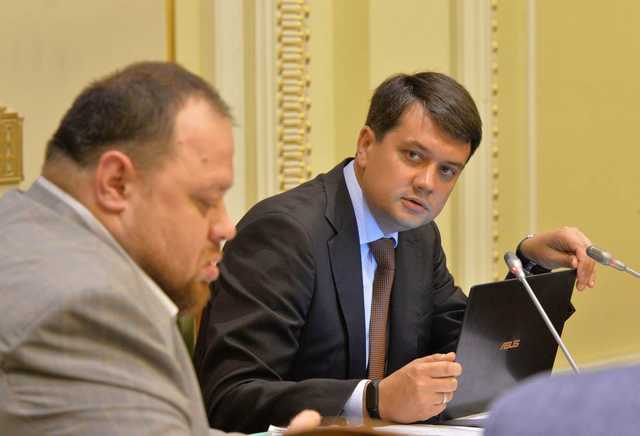 Стефанчука и Разумкова отправили на галёрку Рады