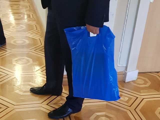 Все новые депутаты получили по синему пакету: что внутри