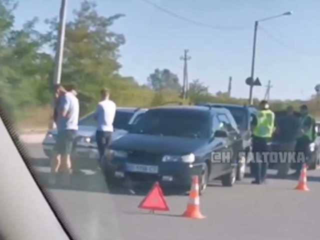 Крупное ДТП на Окружной дороге в Харькове: столкнулось сразу 5 легковушек