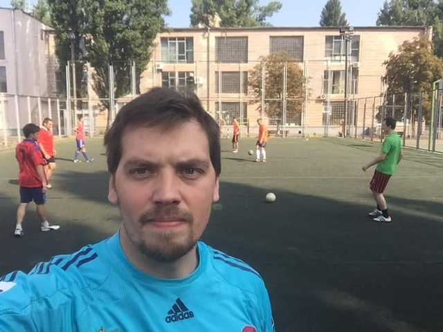 Спорт по расписанию: Премьер-министр Гончарук опубликовал фото с футбольной площадки