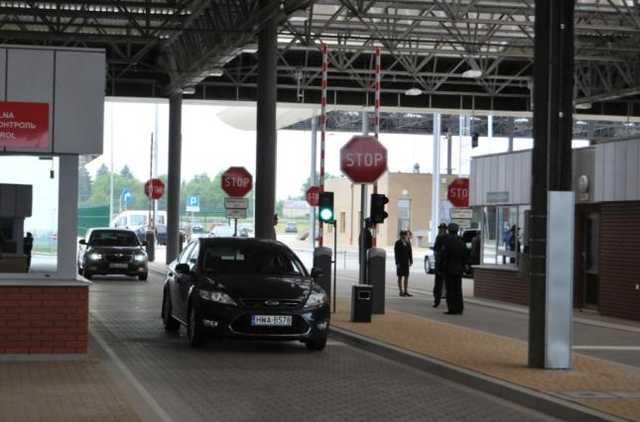 В Польше Зеленский пообещал, что пункты пропуска на границе будут работать лучше