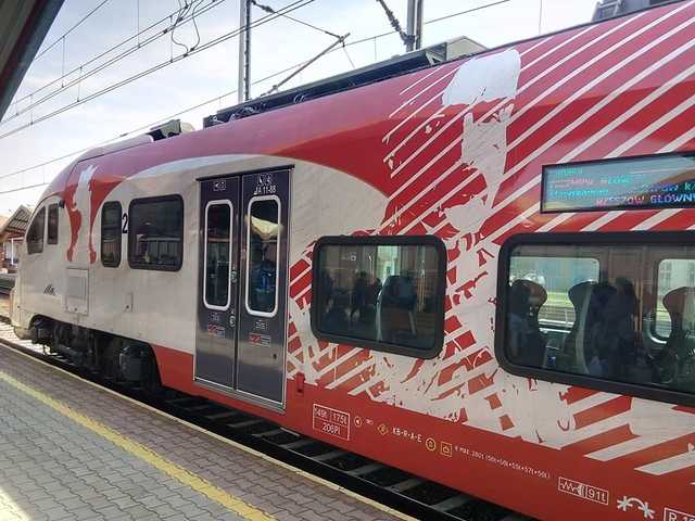 Чьи же Львов и Ривне? В Польше оскандалились с картой на поезде